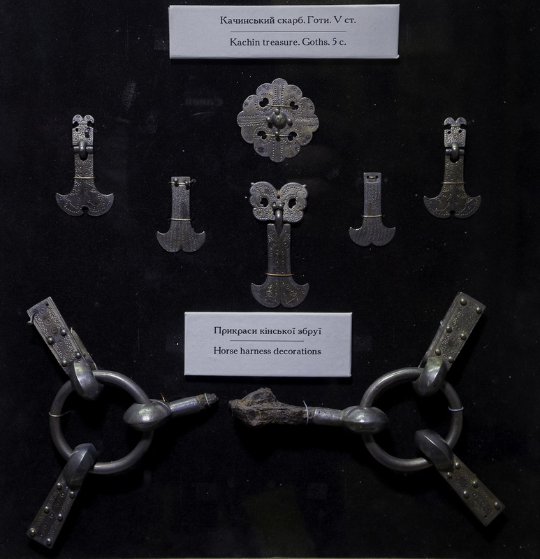 Предмети матеріальної культури з колишніх готських поселень Вельбарської археологічної культури (експозиція Волинського обласного краєзнавчого музею)