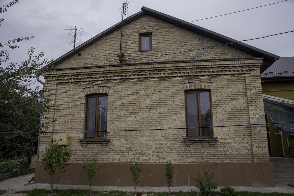 Außenansicht eines deutschen Wohngebäudes der Zwischenkriegszeit in der Straße Huschtschanska (Luzk)