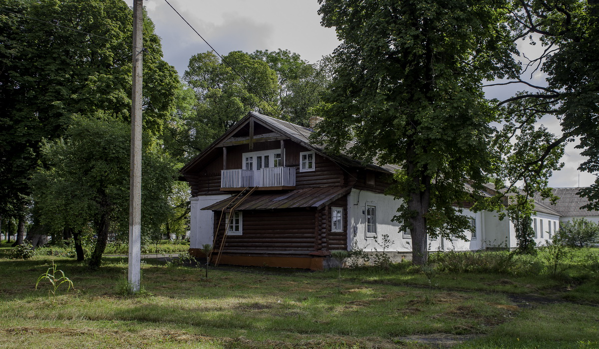Außenansicht des Hauses von Gutsverwalter, Grafen Berg, in der ehemaligen deutschen Kolonie Keneberg (Dorf Studjanka, Rajon Dubno, Oblast Riwne)